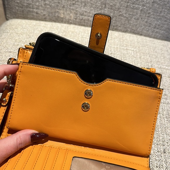 Genuine Michael Kors Clutch - Picture 11 of 12